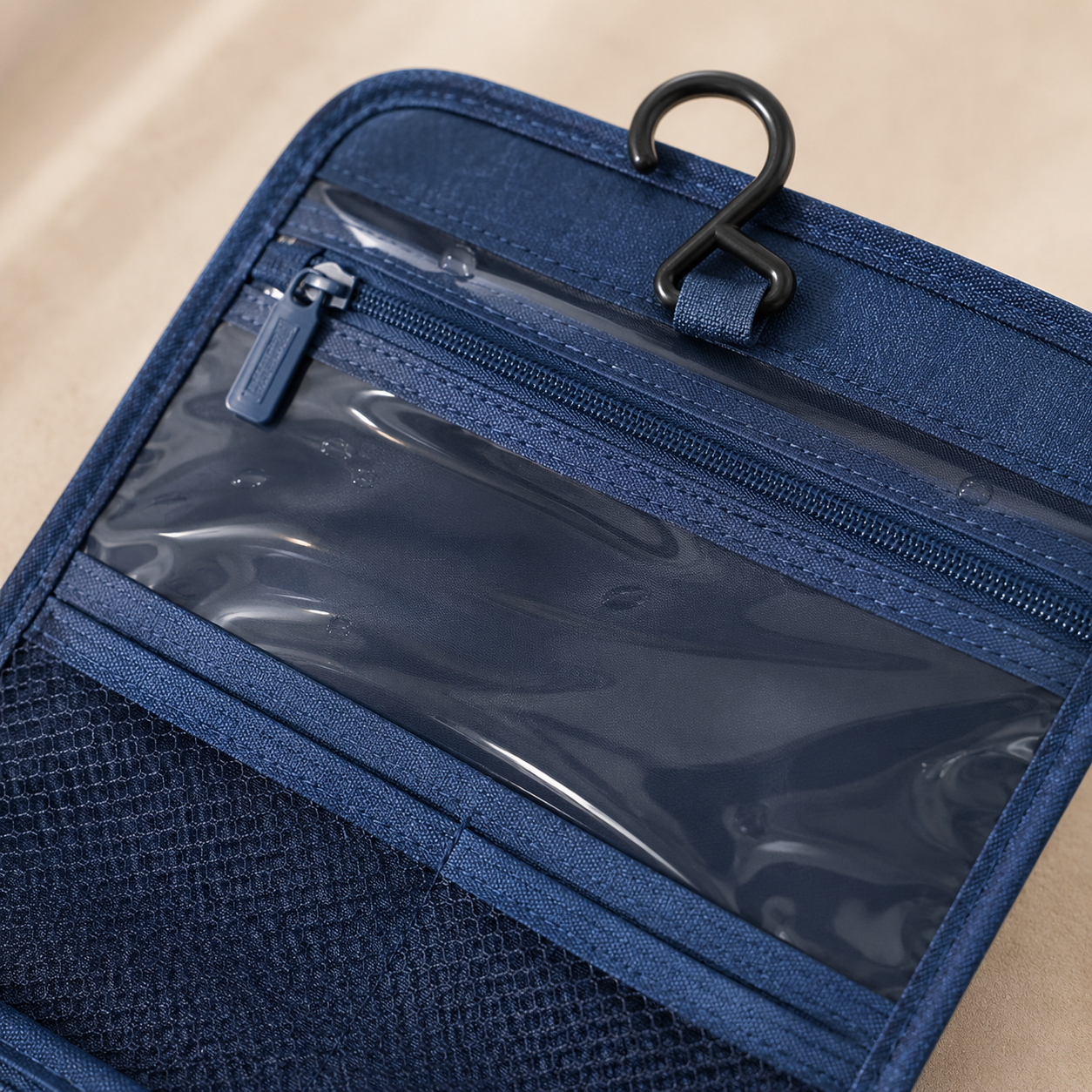 Trousse de toilette homme à suspendre - Gain de Place